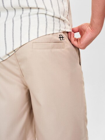 Dxnmxrk Regular Hose 'DXCharley' in Beige