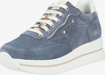 Baskets basses Nero Giardini en bleu : devant