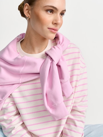 Rich & Royal Sweatshirt in White