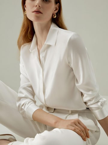 Lilysilk - Blusa en blanco