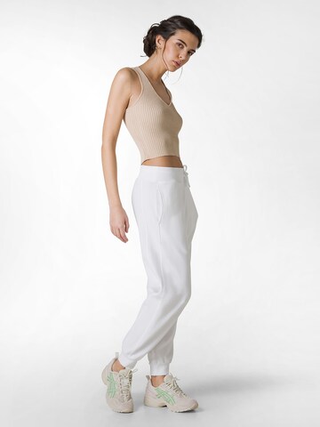 Tapered Pantaloni sportivi di DEHA in bianco