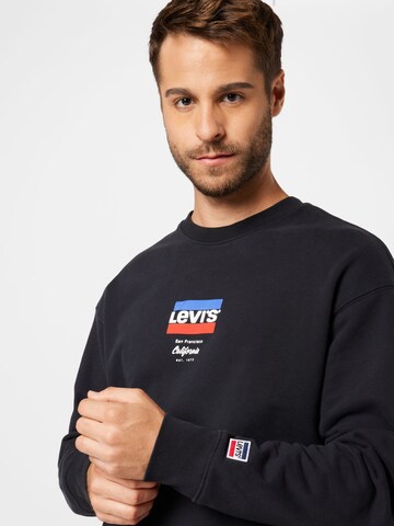 LEVI'S ® Regular Fit Collegepaita 'Relaxd Graphic Crew' värissä musta