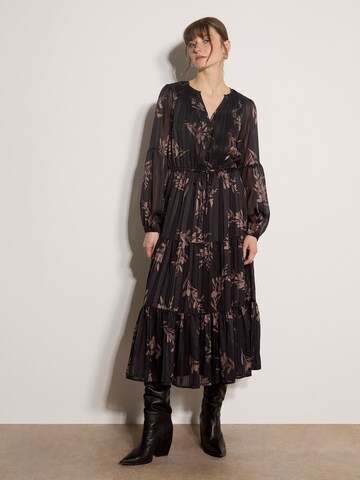 Apricot Dress ' ' in Black: front