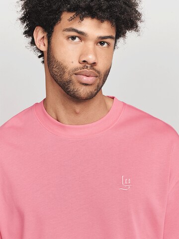 LYCATI exclusive for ABOUT YOU Koszulka 'Grounder' w kolorze różowy