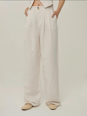 Wide Leg Pantalon à pince Hiccup en blanc
