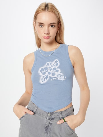 Top 'YOU MATTER' de la BDG Urban Outfitters pe albastru: față