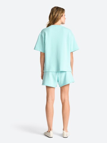 Tricou de la Rich & Royal pe verde