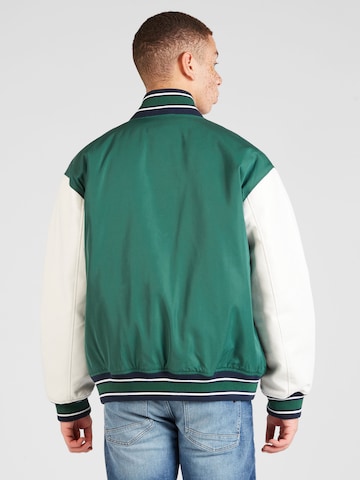 Tommy Jeans Демисезонная куртка в Зеленый