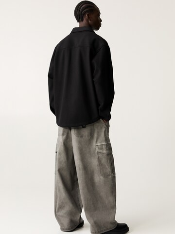 Pull&Bear Comfort Fit Риза в черно