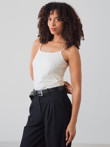 Honest Basics Top in Wit