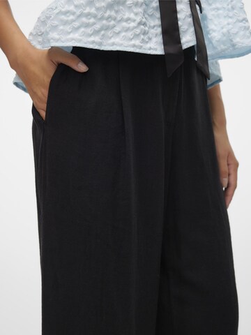 Wide Leg Pantalon à pince 'LINN' VERO MODA en noir