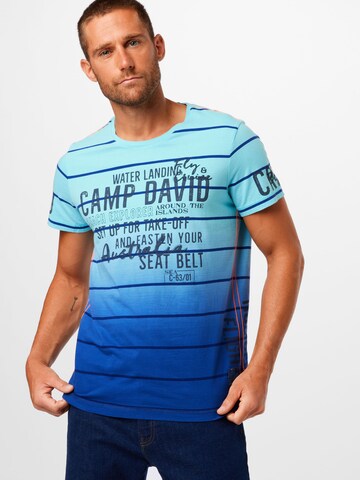 Tricou 'Fly and Cruise' de la CAMP DAVID pe albastru: față