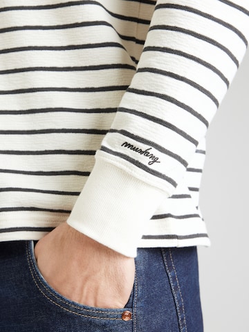 MUSTANG Тениска 'Amarillo' в бяло