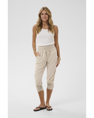 Cream Tapered Broek in Beige: voorkant