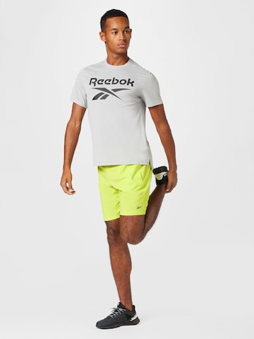 Reebok Regular Sportshorts in Gelb