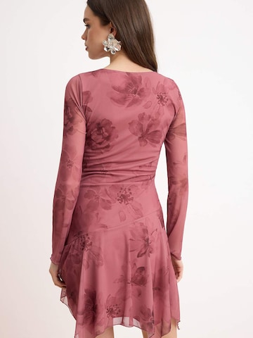 Trendyol Šaty – pink
