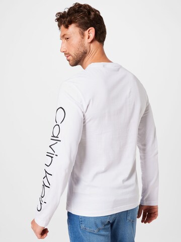 T-Shirt Calvin Klein en blanc