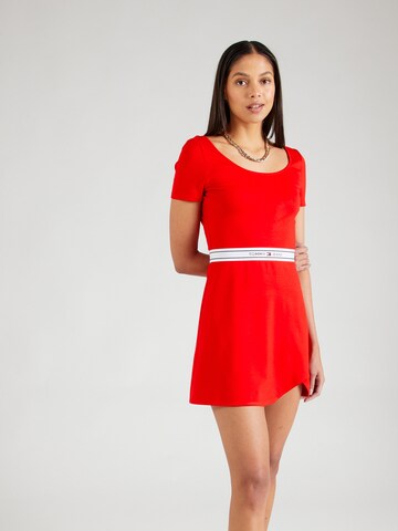 Robe Tommy Jeans en rouge : devant