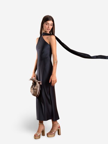 Robe THE-ARE en gris