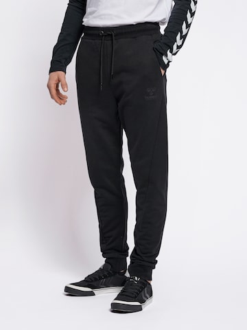 Effilé Pantalon de sport Hummel en noir : devant