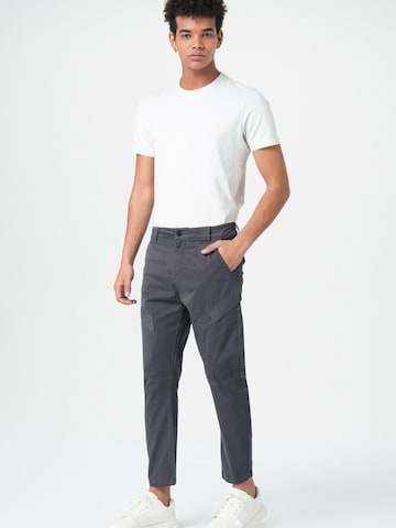 M.O.D MIRACLE OF DENIM Tapered Cargobukser i grå