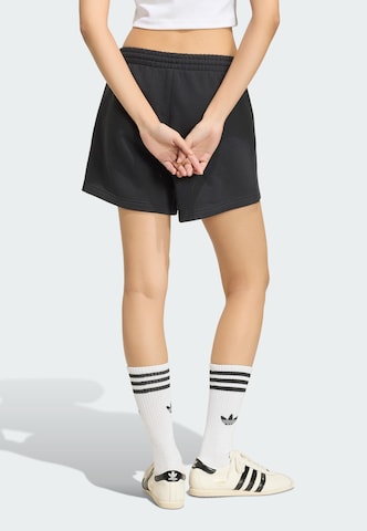 ADIDAS ORIGINALS - Loosefit Pantalón 'Essentials' en negro