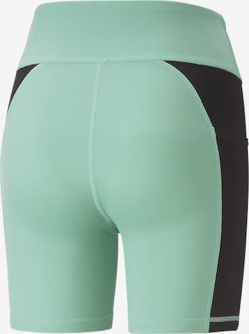 PUMA Skinny Sportshorts in Grün