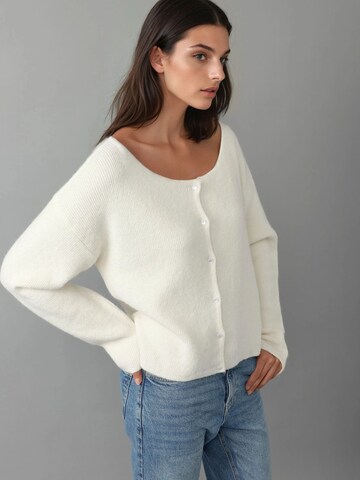 Hiccup Knit Cardigan in Beige