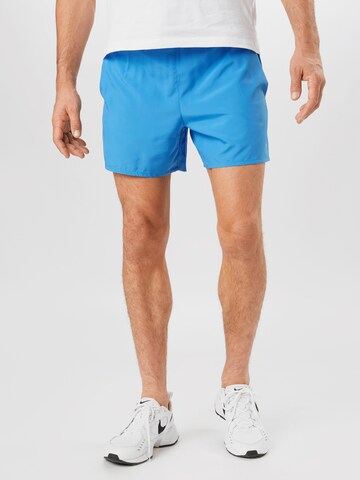 regular Pantaloni sportivi di NIKE in blu: frontale