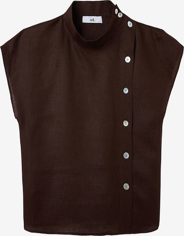 adl Shirt in Brown: front