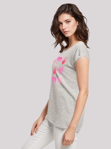 F4NT4STIC T-Shirt 'Internationaler Frauentag: Herzen in Flammen' in Grau