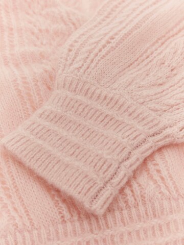 GUESS Sweater in Pink