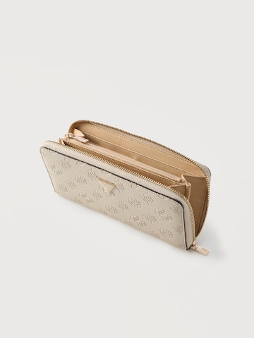 GUESS Wallet 'DIANA' in Brown