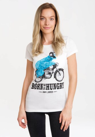 LOGOSHIRT T-Shirt 'Sesamstraße - Krümelmonster Motorrad' in Weiß: predná strana