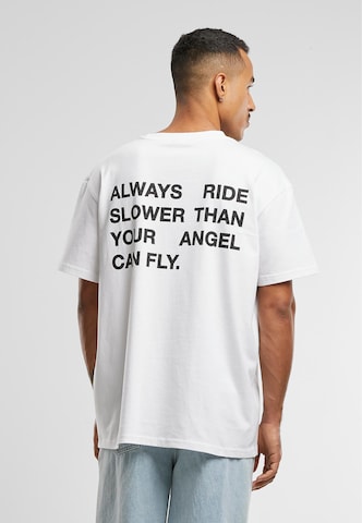 MT Upscale - Camiseta 'Moto' en blanco
