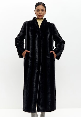 CESARE GASPARI Mantel in Schwarz