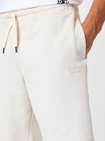GUESS - regular Pantalón 'CLOVIS' en blanco
