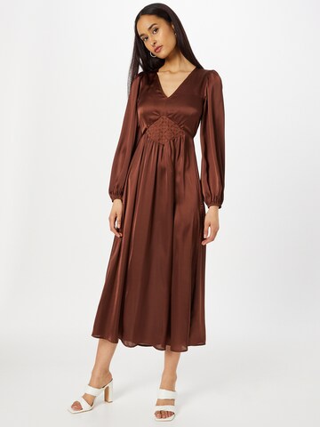 Robe-chemise Dorothy Perkins en marron : devant