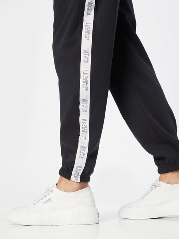 LEVI'S ® - Tapered Pantalón 'Graphic Laundry Sweatpnt' en negro