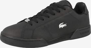 LACOSTE - Sapatilhas baixas 'Carnaby Cup' em preto: frente