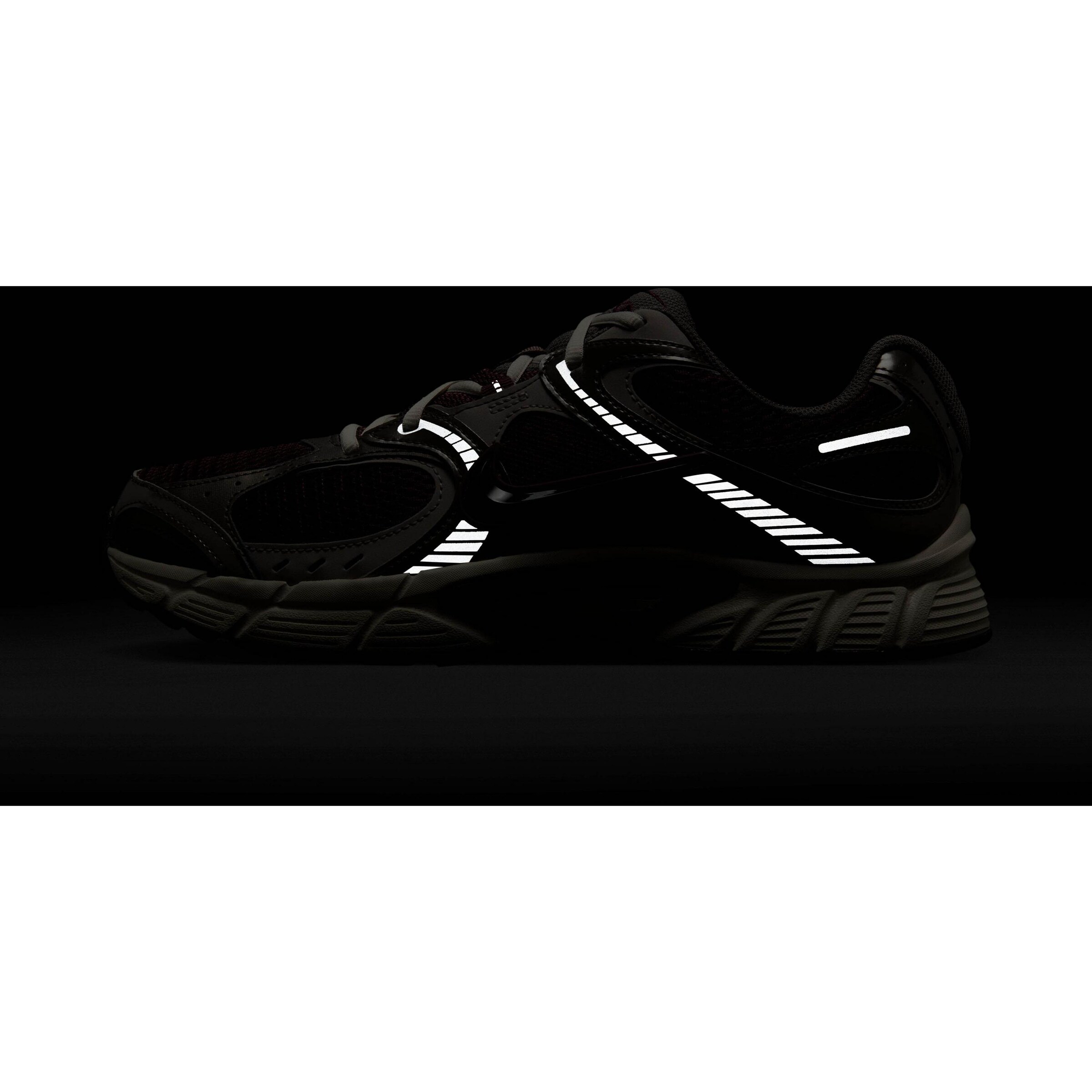 NIKE Sneaker 'V5 RNR' in Schwarz