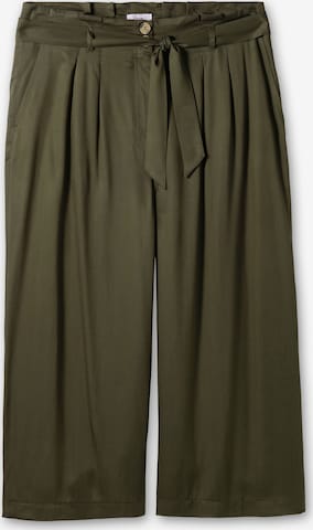 SHEEGO Wide leg Pleat-front trousers in Green: front