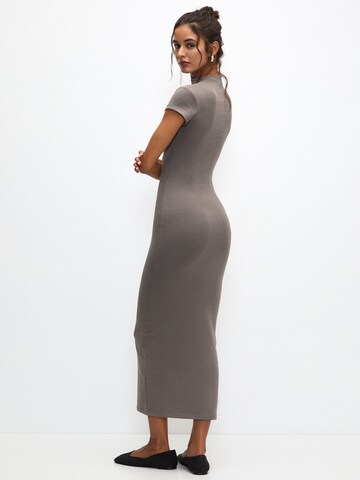 Pull&Bear Kleid in Grau