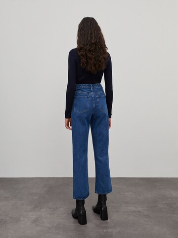 EDITED Regular Jeans 'Simea' in Blau