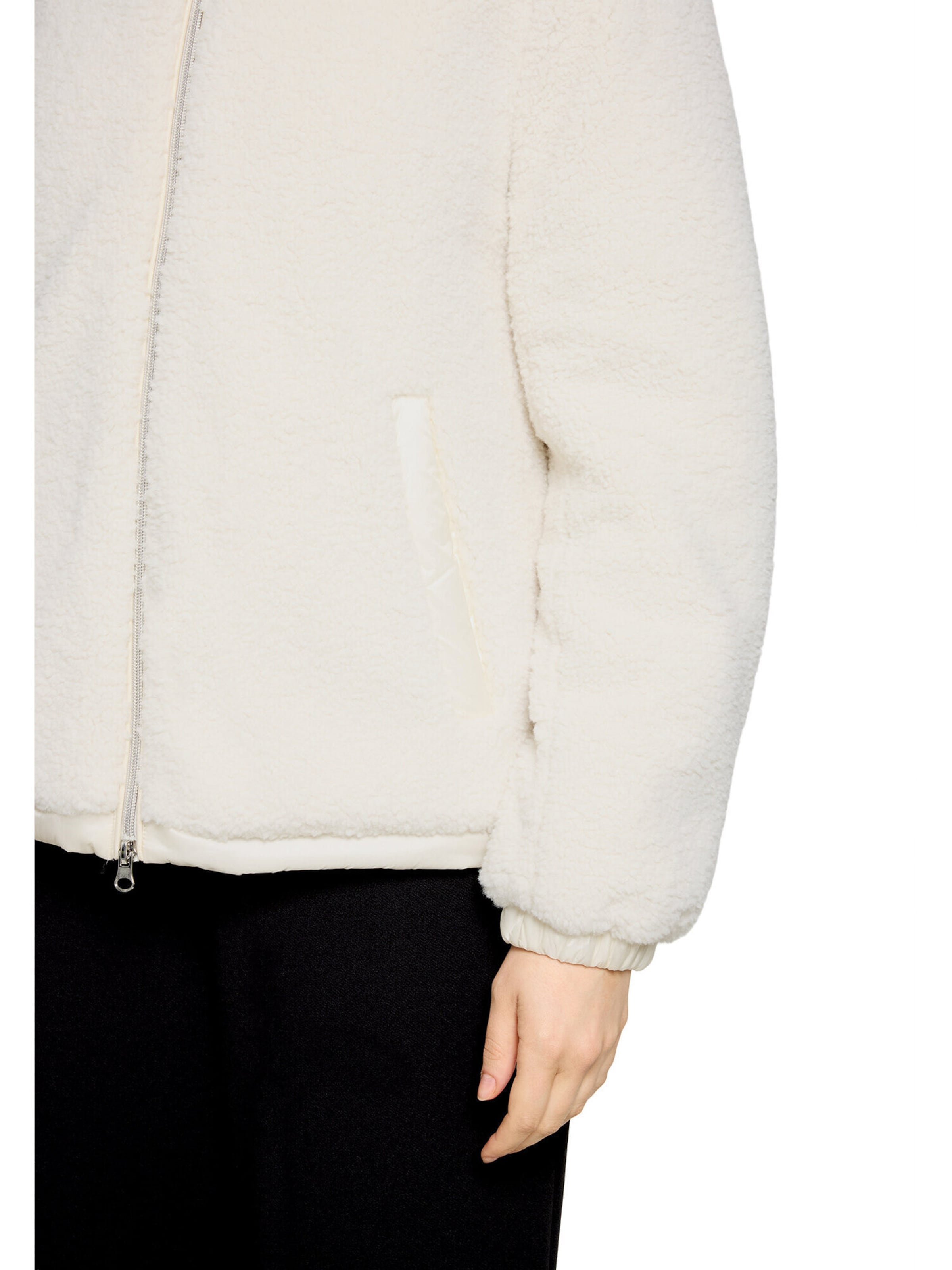 Betty Barclay Between-Season Jacket in Beige