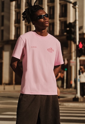Tricou de la Bershka pe roz