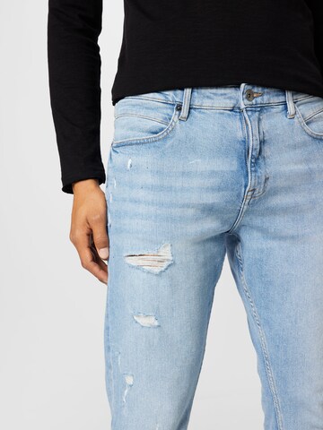 QS Tapered Jeans in Blau