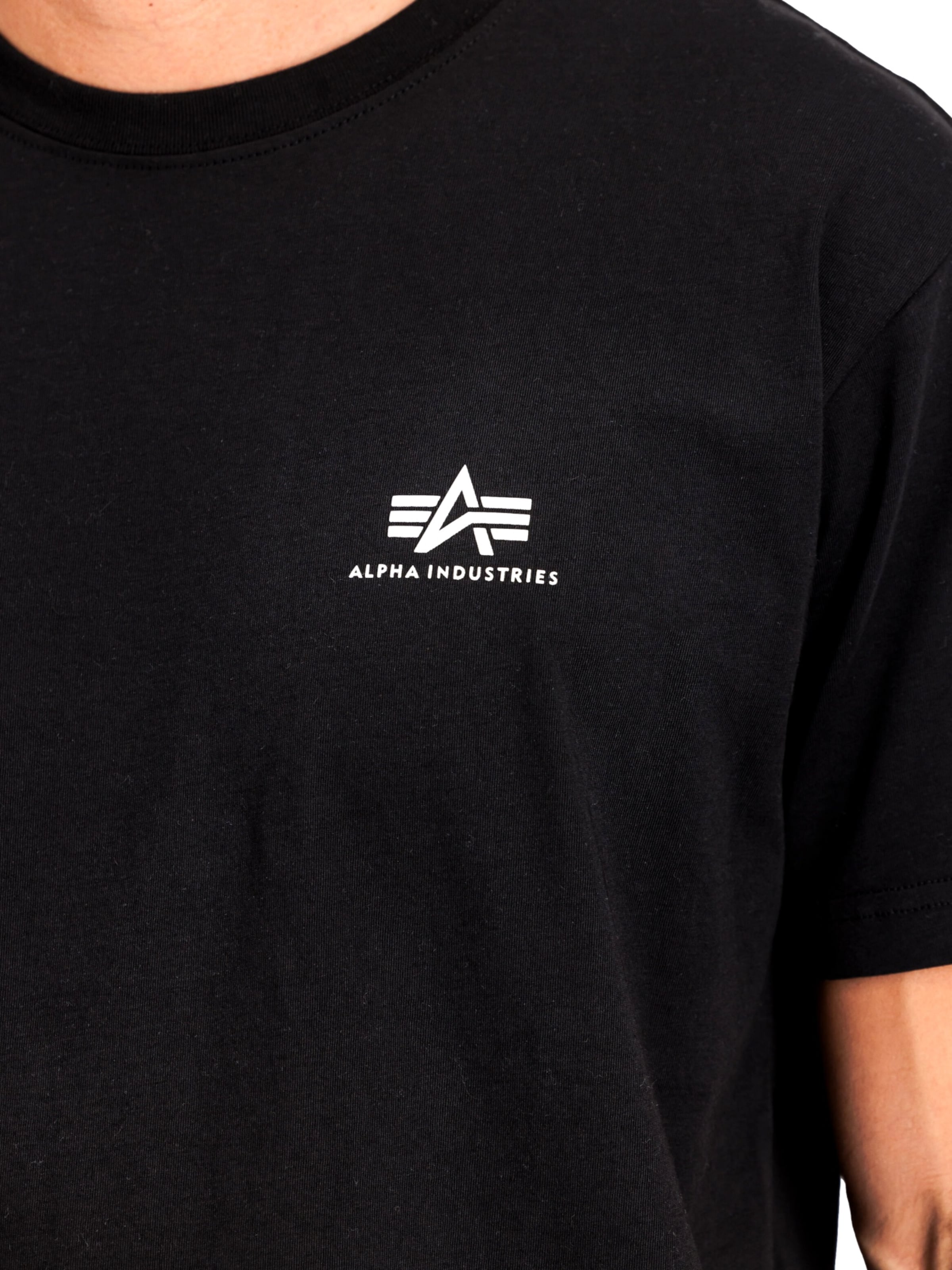 ALPHA INDUSTRIES Rovný strih Tričko - Čierna