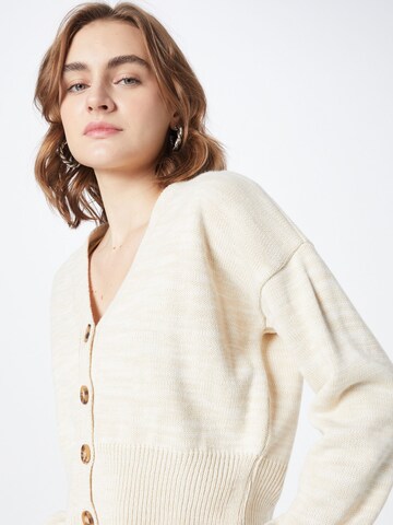 In The Style Strickjacke 'SAFFRON BARKER' in Beige