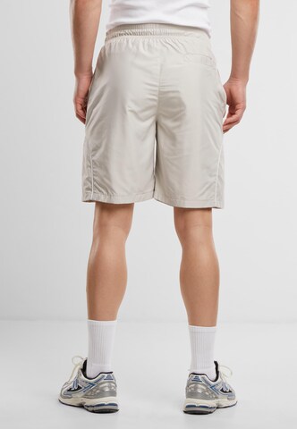 Urban Classics Regular Shorts in Grau
